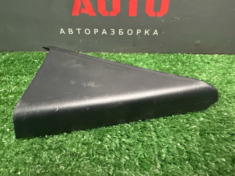 Накладка двери треугольник Hyundai Elantra 4 HD 06-11 2007