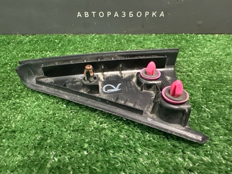 Накладка двери треугольник Hyundai Elantra 4 HD 06-11 2007