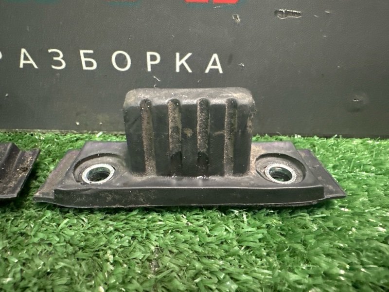 Отбойник крышки багажника Kia Sportage 2 2009 KM