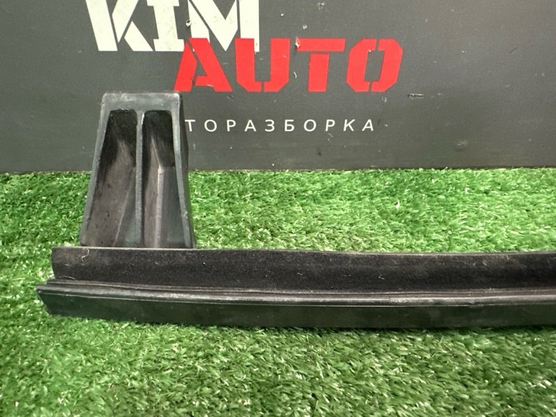 Направляющая стекла двери Hyundai Elantra 4 HD 06-11 2007