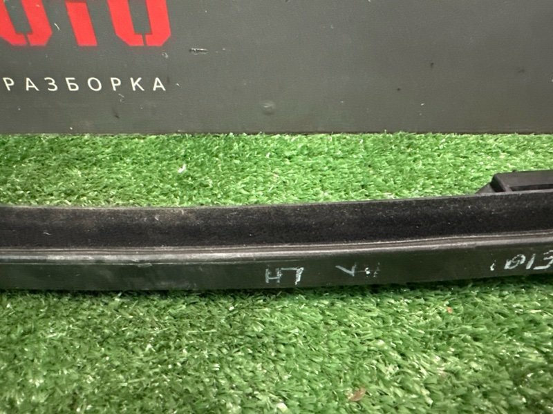Направляющая стекла двери Hyundai Elantra 4 HD 06-11 2007