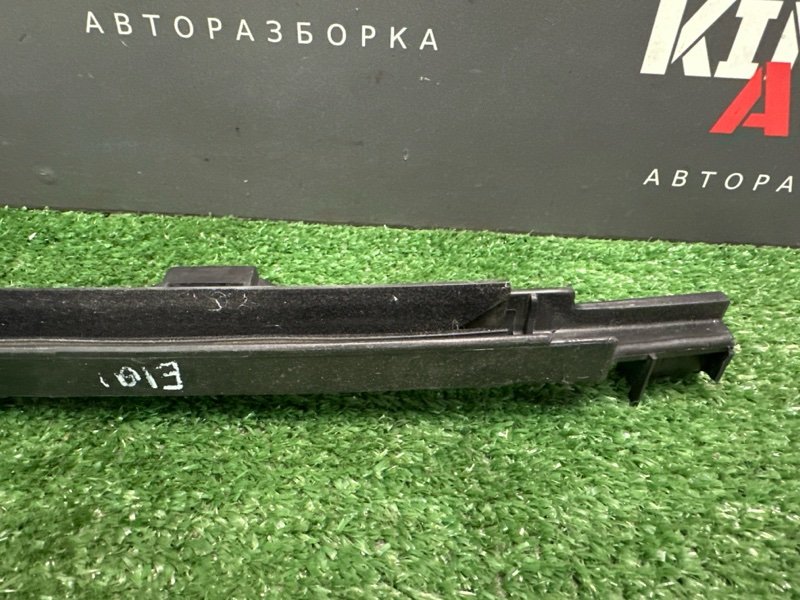 Направляющая стекла двери Hyundai Elantra 4 HD 06-11 2007