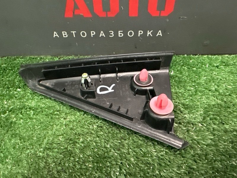 Накладка двери треугольник Hyundai Elantra HD 2008