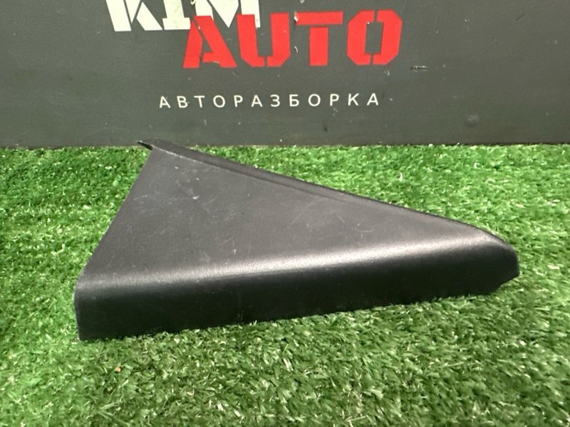 Накладка двери треугольник Hyundai Elantra HD 2008