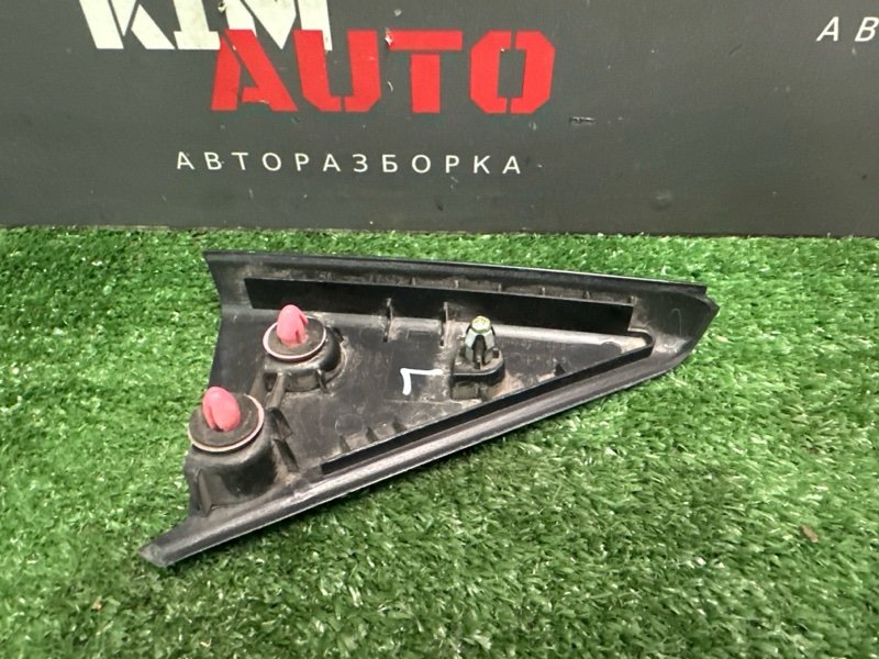Накладка двери треугольник Hyundai Elantra HD 2008