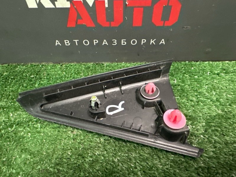 Накладка двери треугольник Hyundai Elantra 4 HD 06-11 2007