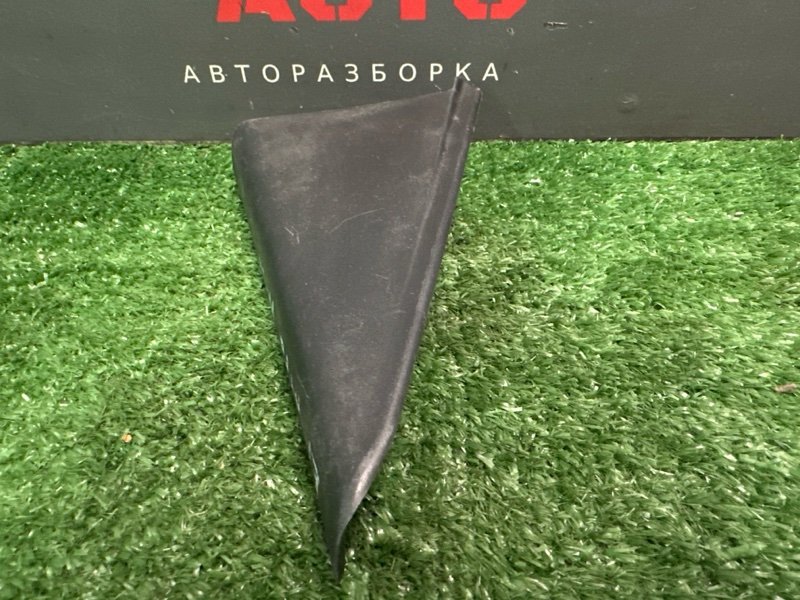 Накладка двери треугольник Hyundai Elantra 4 HD 06-11 2007