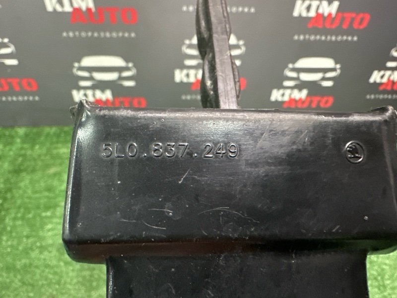 Ограничитель двери Skoda Yeti 2011