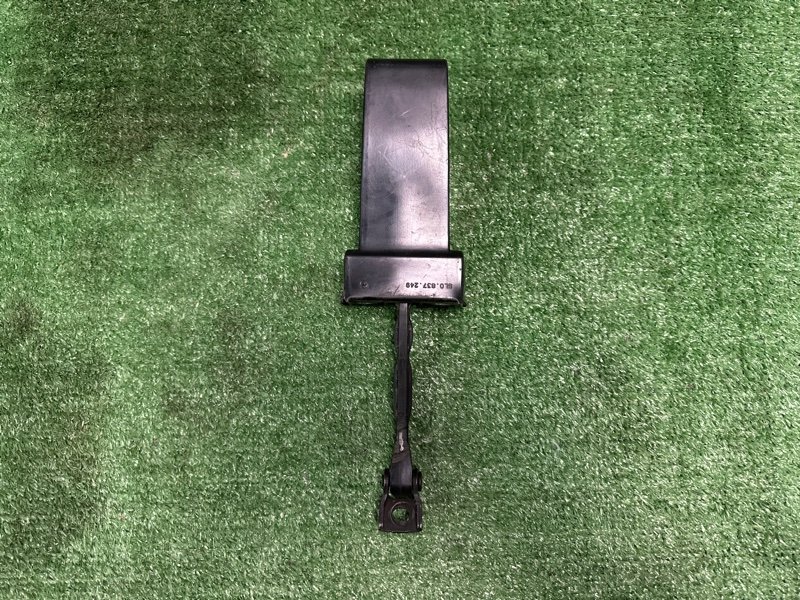 Ограничитель двери Skoda Yeti 2011