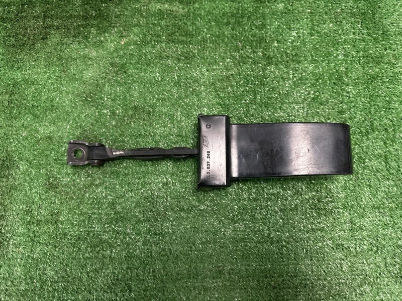 Ограничитель двери Skoda Yeti 2011