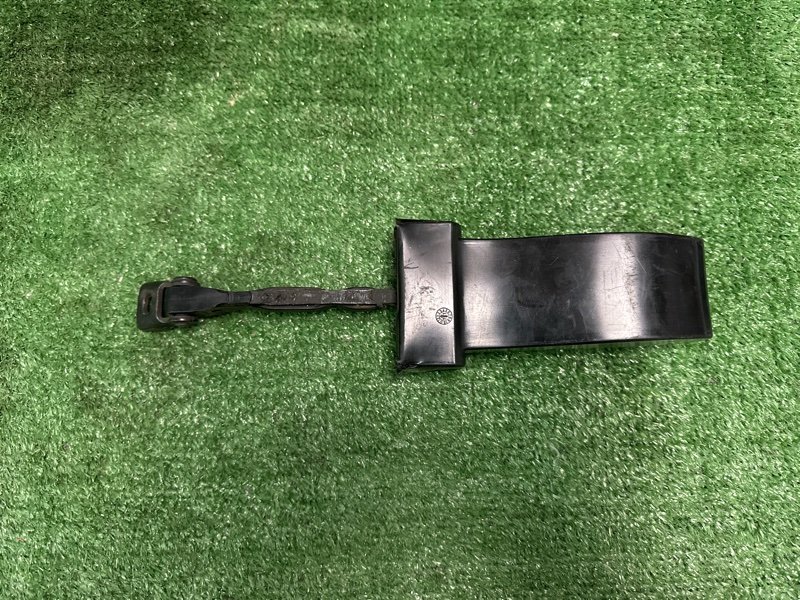 Ограничитель двери Skoda Yeti 2011