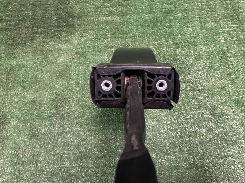 Ограничитель двери Skoda Yeti 2011