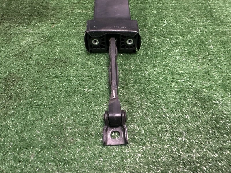 Ограничитель двери Skoda Yeti 2011