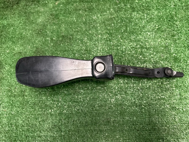 Ограничитель двери Skoda Yeti 2011