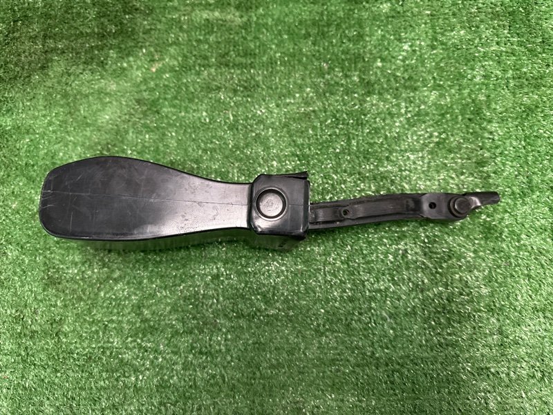 Ограничитель двери Skoda Yeti 2011