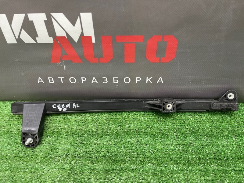 Направляющая стекла двери Kia Ceed 1 HB 2011 ED