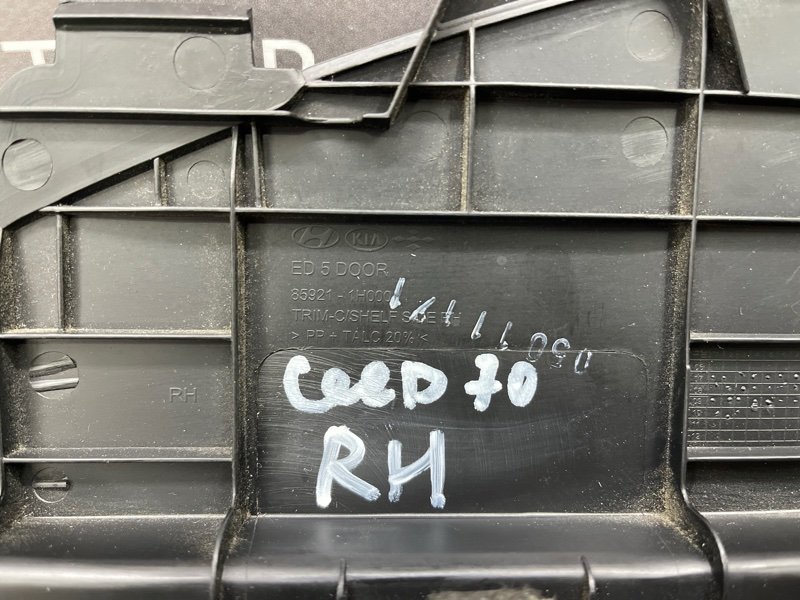 Опора полки багажника Kia Ceed 1 HB 2011 ED