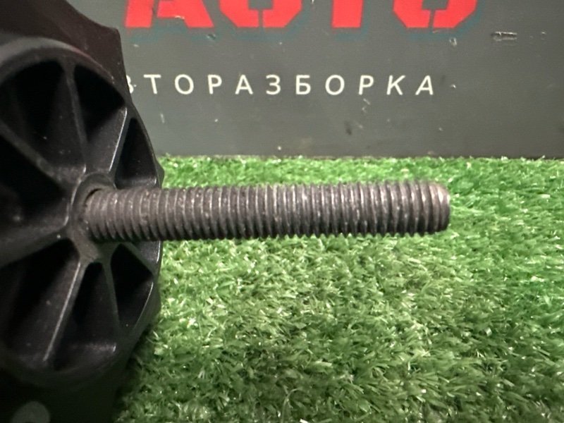 Болт крепления запасного колеса Volkswagen Polo 5 2013