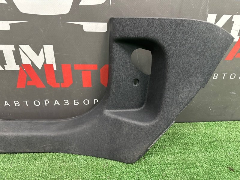 Накладка порога внутренняя Skoda Yeti 2014