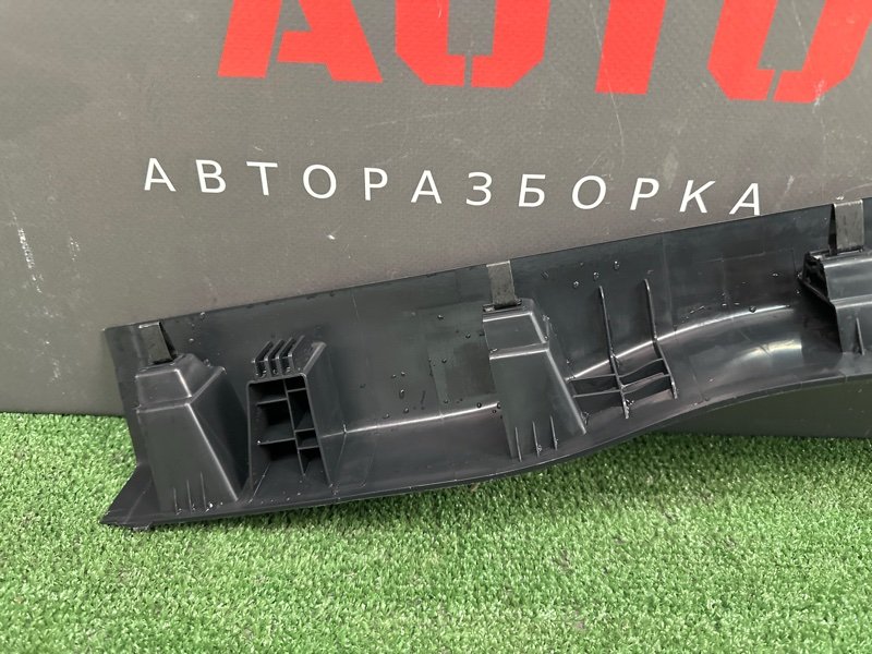 Накладка порога внутренняя Skoda Yeti 2014