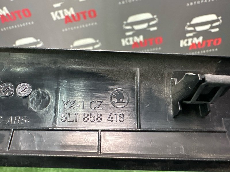 Накладка торпеды центральная Skoda Yeti 2014