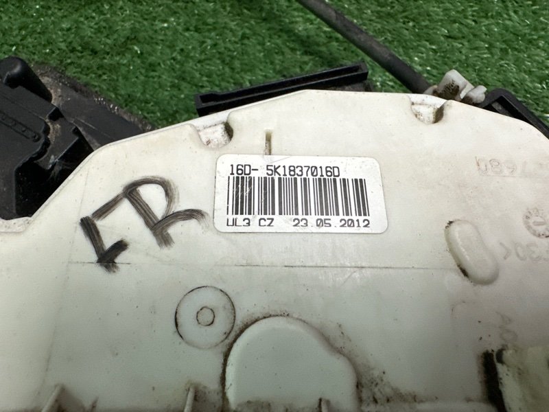 Замок двери Skoda Yeti 2014