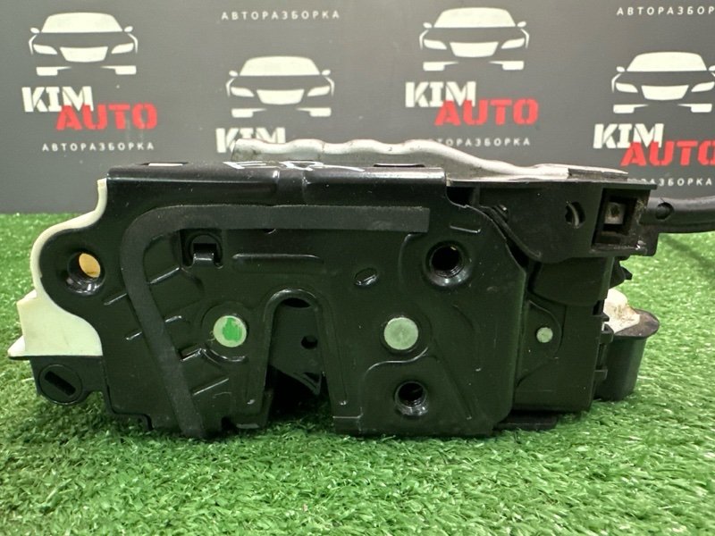 Замок двери Skoda Yeti 2014