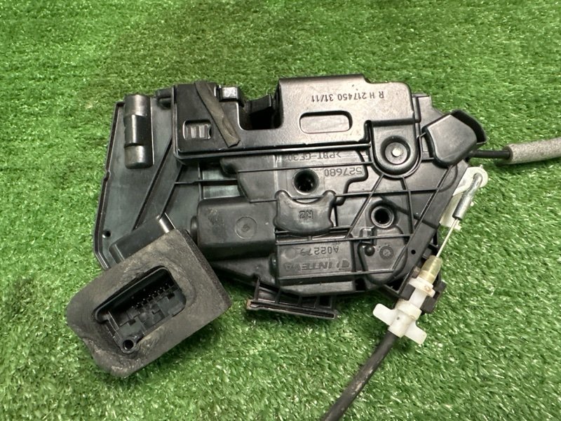 Замок двери Skoda Yeti 2014