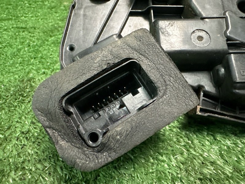 Замок двери Skoda Yeti 2014