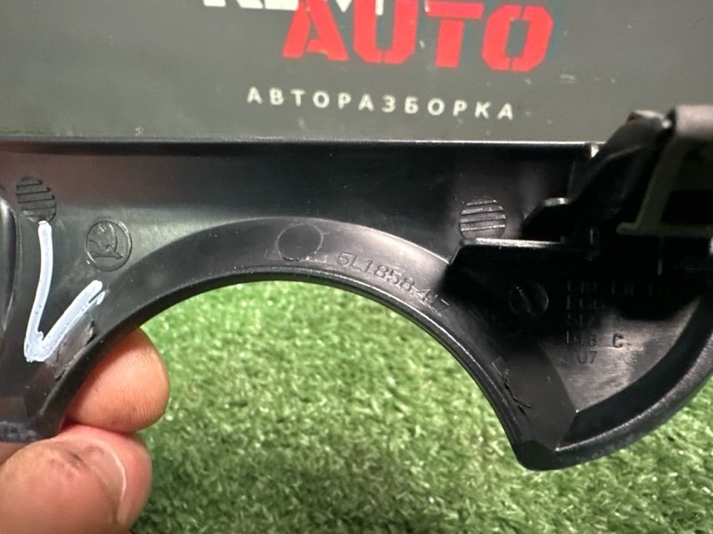 Накладка торпедо Skoda Yeti 2014