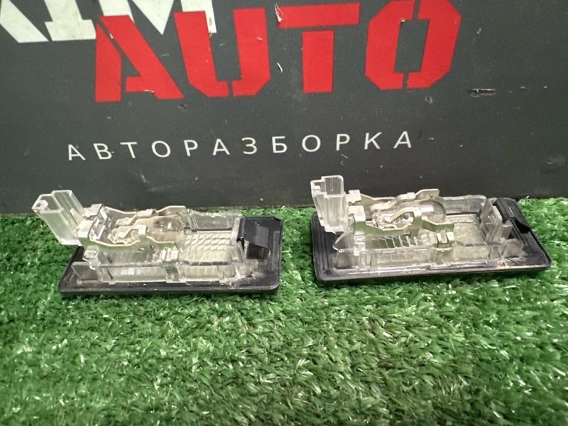 Плафон подсветки номера Skoda Yeti 2014