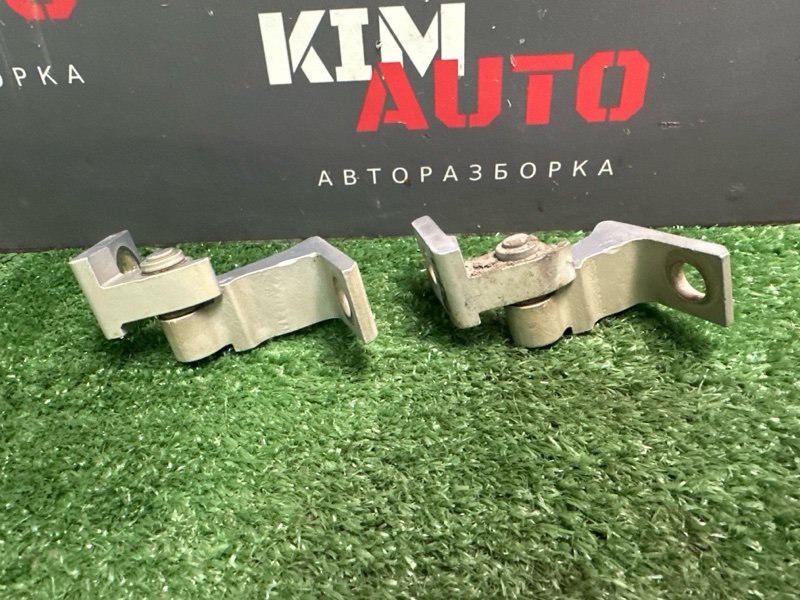 Петли двери Skoda Yeti 2014