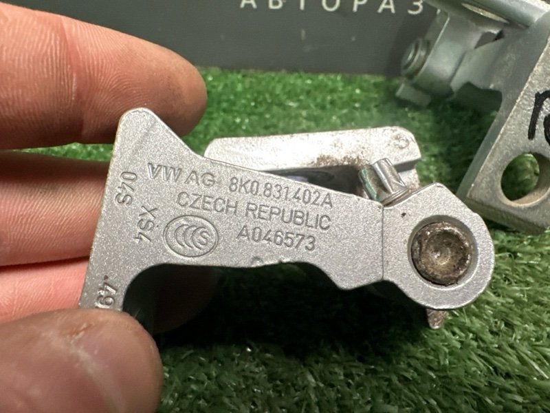 Петли двери Skoda Yeti 2014