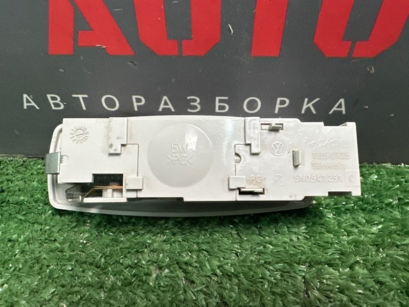 Плафон подсветки салона Skoda Yeti 2014