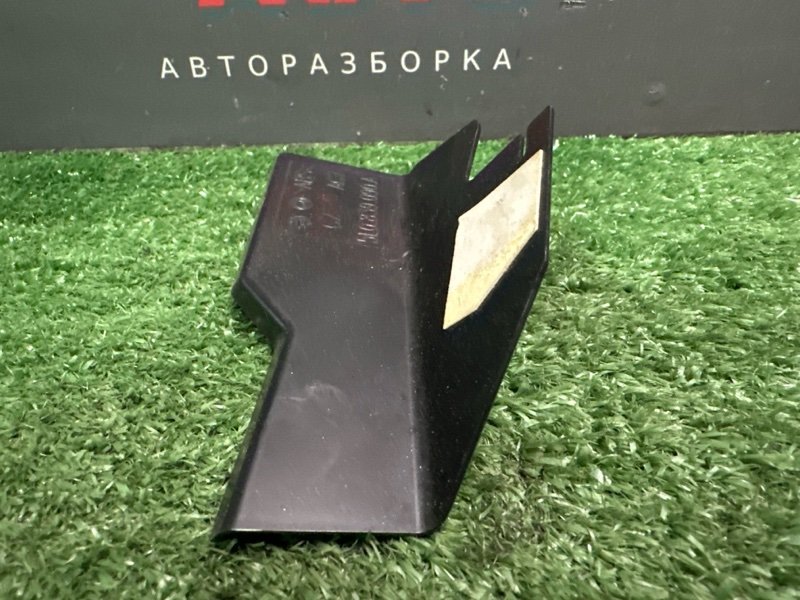 Накладка замка двери Skoda Yeti 2014