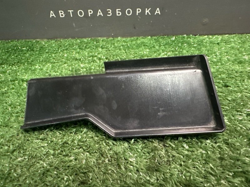 Накладка замка двери Skoda Yeti 2014