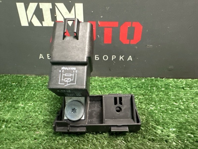 Реле обогрева лобового стекла Skoda Yeti 2014