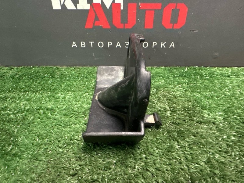 Накладка(кожух) замка капота Skoda Yeti 2014