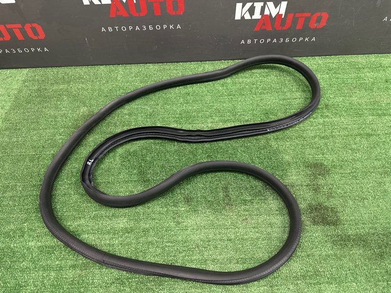 Уплотнитель проема двери Skoda Yeti 2014