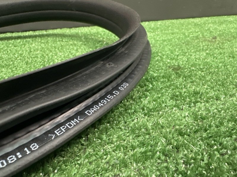 Уплотнитель проема двери Skoda Yeti 2014