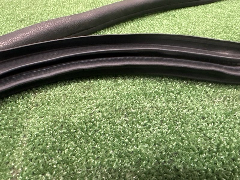 Уплотнитель проема двери Skoda Yeti 2014