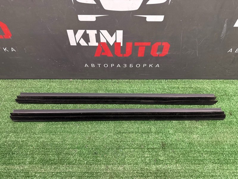 Уплотнитель стекла(бархотка) внутренний Skoda Yeti 2014