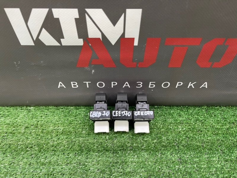 Кнопка стеклоподъемника Kia Ceed 1 HB 2011 ED