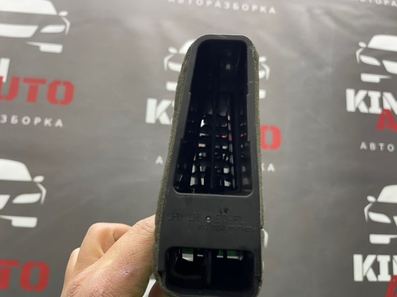 Дефлектор отопителя центральный Kia Ceed 1 HB 2011 ED