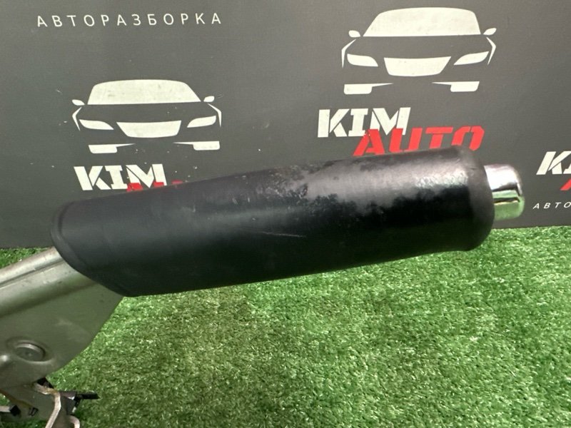 Рычаг стояночного тормоза (ручник) Skoda Yeti 2014