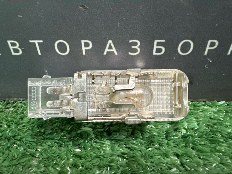 Плафон подсветки багажника Skoda Yeti 2014
