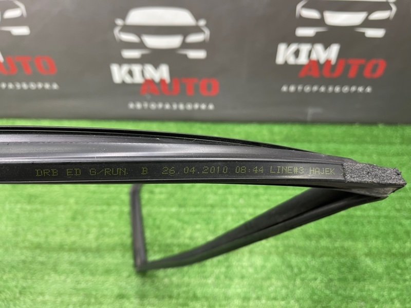 Уплотнитель стекла направляющий Kia Ceed 1 HB 2011 ED