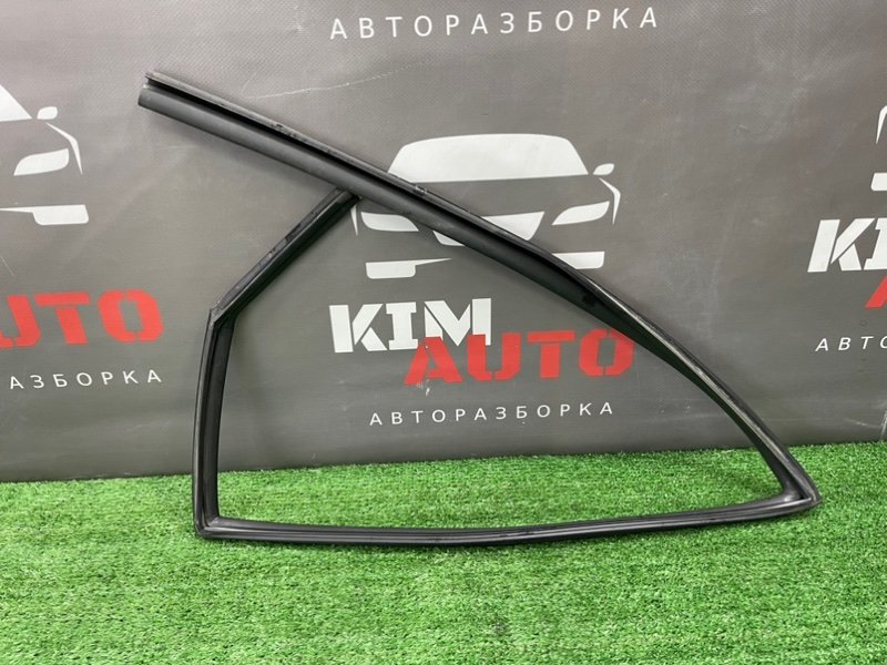 Уплотнитель стекла направляющий Kia Ceed 1 HB 2011 ED