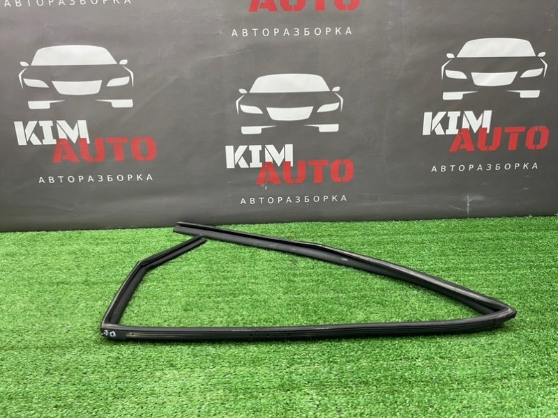 Уплотнитель стекла направляющий Kia Ceed 1 HB 2011 ED