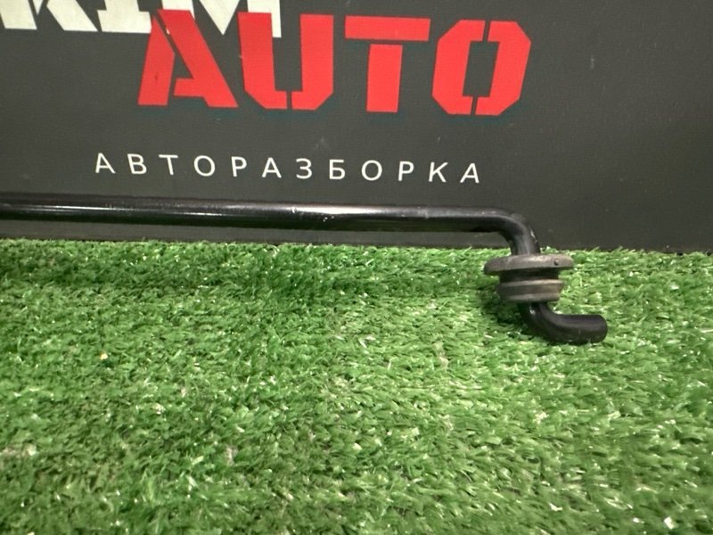 Упор капота Skoda Yeti 2014